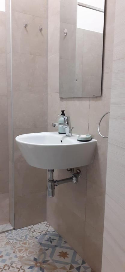 B&B Maria Montis 阿塞米尼 外观 照片